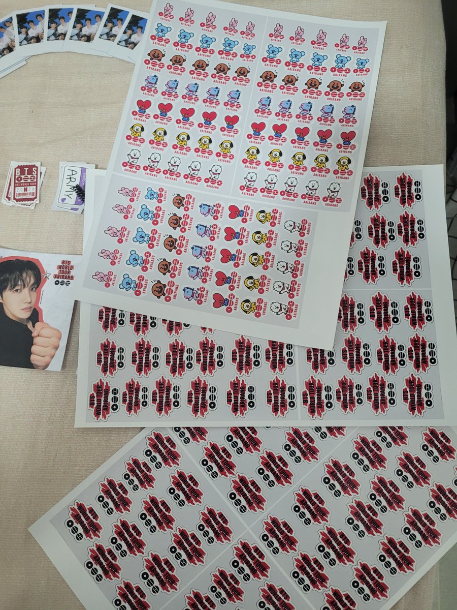 cmlyvante's tweet photo. freebies para o show do BTS dia 28 arquibancada 💜✨️ #freebiesbts
#BTS_WORLDTOUR_ARİRANG #BTS_ARİRANG #btsarmy https://t.co/y8cVNdAASx