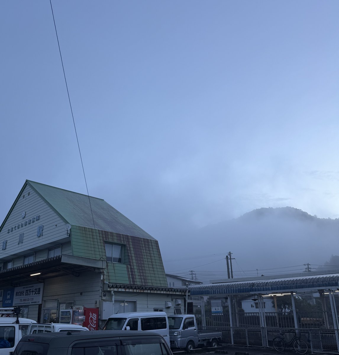 mk420_935's tweet photo. 9月20日 歩き遍路24日目
少しでも運ちゃんの負担を軽減するため、この日の目的地は窪川駅
前日に駅前の駐車場を確保済み

3:22 出発
何事もなければ約2時間半
SWの影響が心配で少し早めに出たけど問題ナシ
6:06到着 少しモヤってる https://t.co/S2N0BGyl5t
