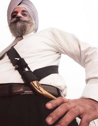 iniemohk's tweet photo. The only formal wear styles that still got it are Yemeni/Omani, Sikh, and Scottish since their formal wear still has you wear a blade as part of the entire fit https://t.co/O1N846LoWI