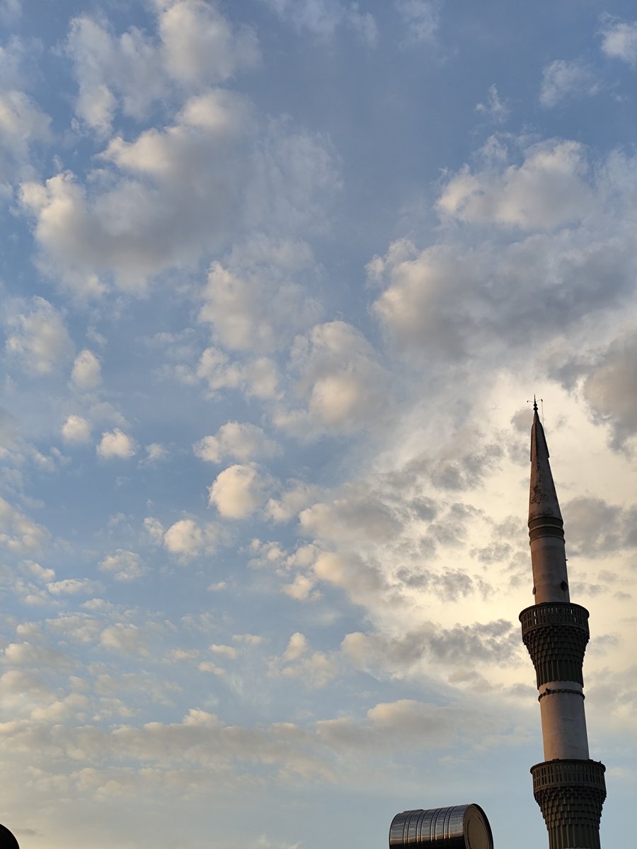 anna_ipekk's tweet photo. Yedi göğü birbiriyle uyum  içinde yaratan O’dur. Rahmân’ın yaratmasında hiçbir uygunsuzluk ve düzensizlik göremezsin. Gözünü çevir de bak!  hiçbir çatlak ve kusur görebilir misin?
Mülk 67/3 https://t.co/YJrQK4wOBM