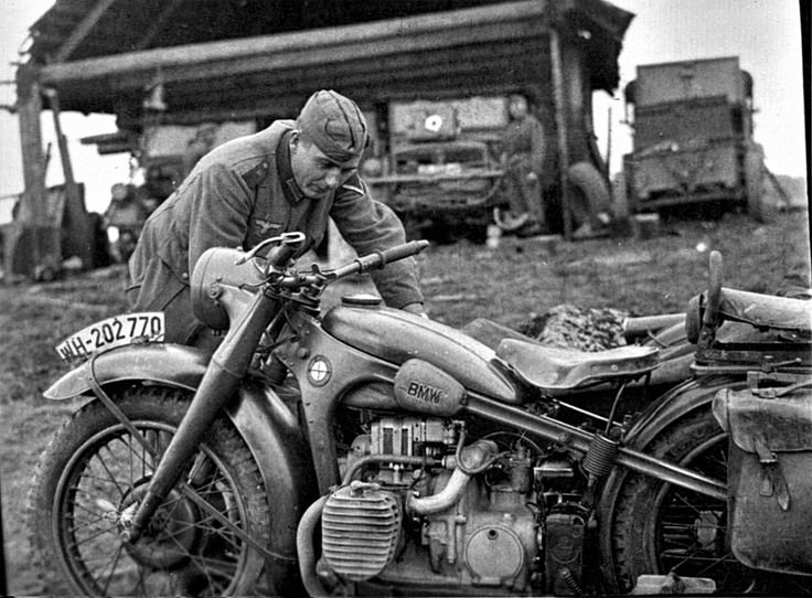 me66I53gCi3eP9y's tweet photo. #MotorcycleMandy② https://t.co/TBSrX1ntLA