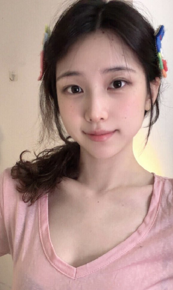 Saheer04338753's tweet photo. 有男生要来锐评我19的福嘛🥺                                                                

睡不着来X发泄了                    

流言1我真发 https://t.co/ARqeDXCPjK