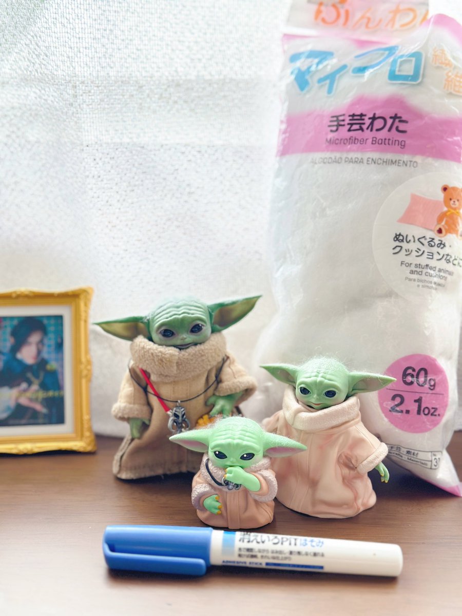 petit_violets's tweet photo. ちょこちょこお友達に聞かれるので…

うちのグーちゃんズのパヤ毛は、先人の知恵によりスティックのりと綿で生やしています✨

のりだから失敗しても洗えばやり直せるし、消えるのりにすれば塗ったところも乾き具合も分かるのでとても良いですᯠ o̴̶̷̤  ̫ o̴̶̷̤ ᯄ https://t.co/xbRRKT48Mb