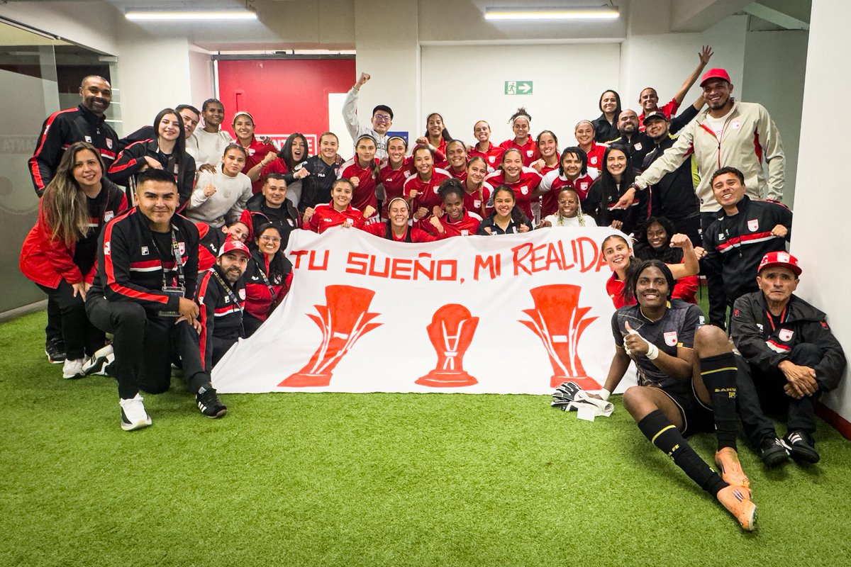 LeonasSantaFe's tweet photo. ¡Feliz noche, finalistas 🦁❤️!

A dormir con una sonrisa de #Leonas ✨ El camino continúa 🇮🇩 https://t.co/RPmeNwAGeh