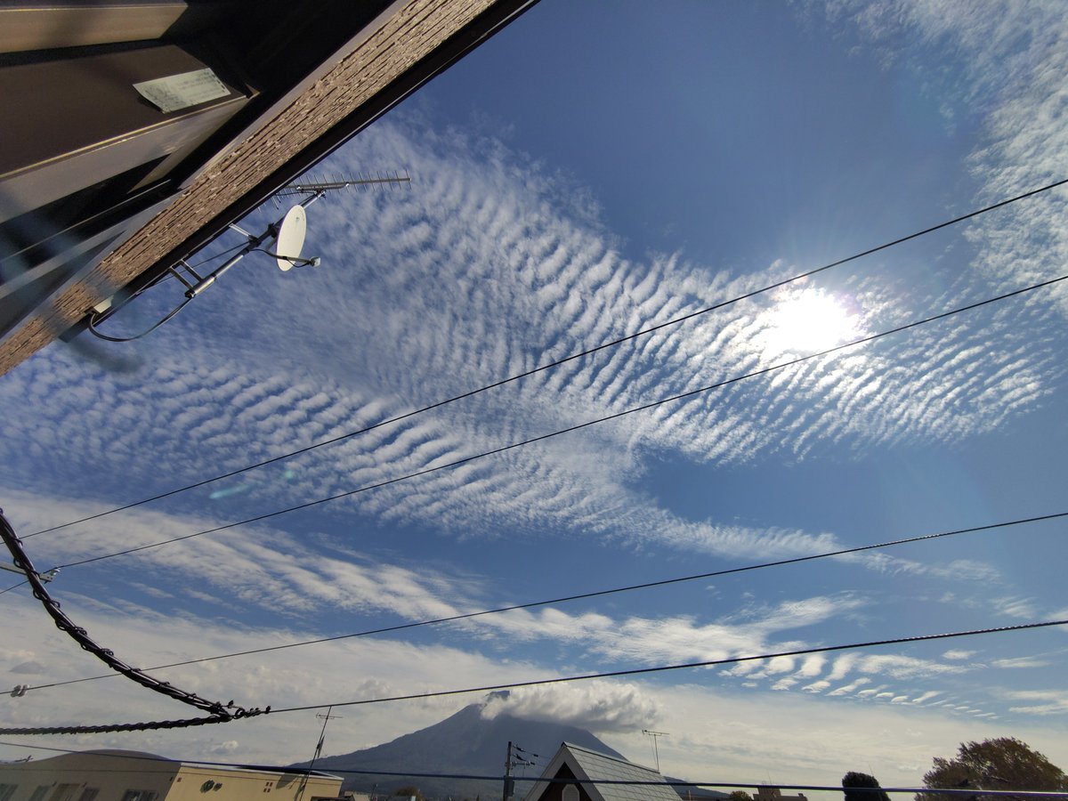 takeruexp's tweet photo. 自宅窓から南側に波状雲が綺麗に見れてます。
#倶知安町
#波状雲 https://t.co/QRXIf02BNo