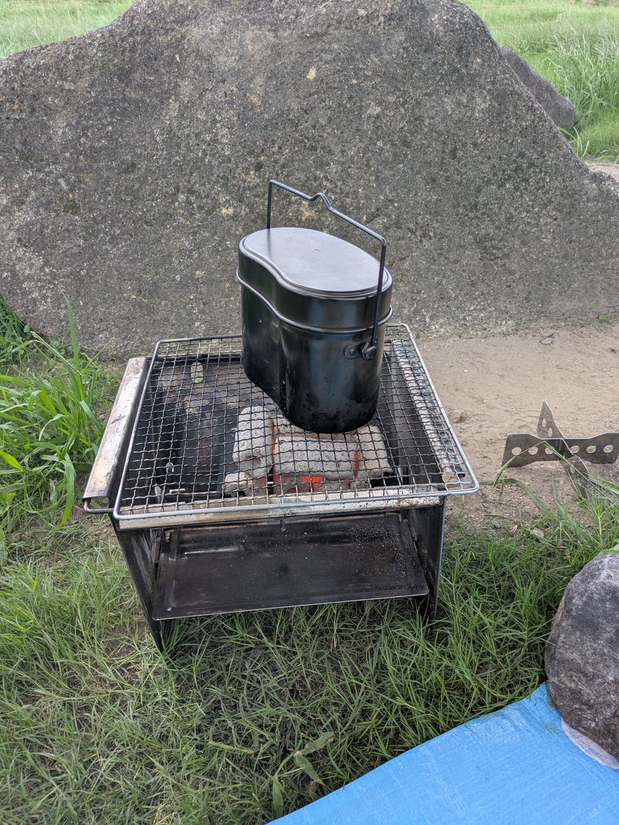 atelier_MTG's tweet photo. いつものところでデイキャンプ
ＳＷでも、ほぼ誰もいないBBQエリア。
ありがたい。
ただしびっくりするぐらい草生えてるw https://t.co/CKNwQl6m4M