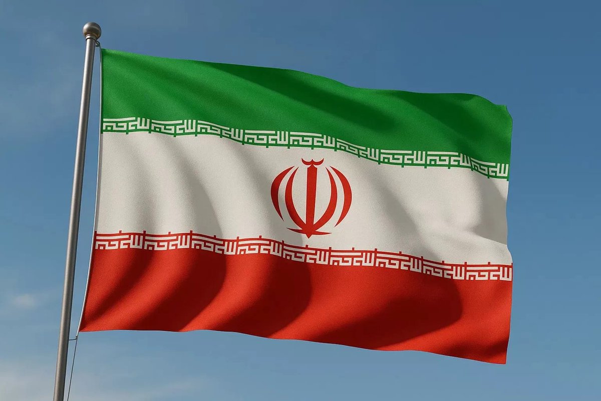 IndonesiaFedera's tweet photo. Iran membunuh 300.000 orang di Jepang dengan bom atom.
Tidak.
Itu Amerika Serikat.

Iran membunuh 5 sampai 6 juta orang Yahudi.
Tidak.
Itu Jerman.

Iran membunuh 6 juta orang di Kongo.
Tidak.
Itu Belgia.

Iran membiarkan ratusan ribu orang kelaparan di India
dan memperbudak bangsa-bangsa di Asia dan Afrika.
Tidak.
Itu Inggris.

Iran menjajah dan memperbudak Indonesia 350 tahun
lalu menjarah kekayaannya.
Tidak.
Itu Belanda.

Iran mendeportasi jutaan orang Afrika dalam rantai
untuk diperbudak di Amerika.
Tidak.
Itu Inggris, Spanyol, dan Portugis.

Iran membunuh ribuan orang di Aljazair.
Tidak.
Itu Prancis.

Iran membunuh 3 juta orang di Vietnam
dan 2 juta di Kamboja.
Tidak.
Itu Amerika Serikat.

Iran membunuh 6 juta orang Korea—
Selatan dan Utara—
dan 1 juta orang Tionghoa dalam Perang Korea.
Tidak.
Itu Amerika Serikat.

Iran membunuh 1 juta orang di Irak,
termasuk dengan uranium terdeplesi
yang puluhan tahun kemudian
masih meninggalkan bayi lahir cacat.
Tidak.
Itu Anglo-Amerika.

Iran membunuh lebih dari 240.000 orang di Afghanistan.
Tidak.
Itu Amerika Serikat.

Iran yang membom Yugoslavia dan Libya.
Tidak.
Itu AS dan NATO.

Iran yang melakukan genosida terhadap bangsa asli
lalu menganeksasi separuh Meksiko, Puerto Rico, Hawaii,
dan wilayah lain.
Tidak.
Itu Amerika Serikat.

Iran membunuh 100.000 orang Palestina di Gaza
dalam konflik Timur Tengah saat ini.
Tidak.
Itu Israel.

Media memutar arahnya.
Yang berdarah tangan dicuci jadi polisi dunia.
Yang dilawan dicap monster tunggal.

Itu bukan sejarah.
Itu propaganda.