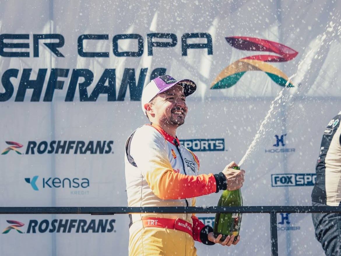 trucker_la's tweet photo. #SuperCopa2026
Santiago Tovar y Shell Rimula imponen condiciones en León: una victoria reñida y estratégica en la Súper Copa Roshfrans 2026.
#SantiagoTovar @Shell
Nota:
https://t.co/8KZBtx3YWF https://t.co/2vH0wSTb2L