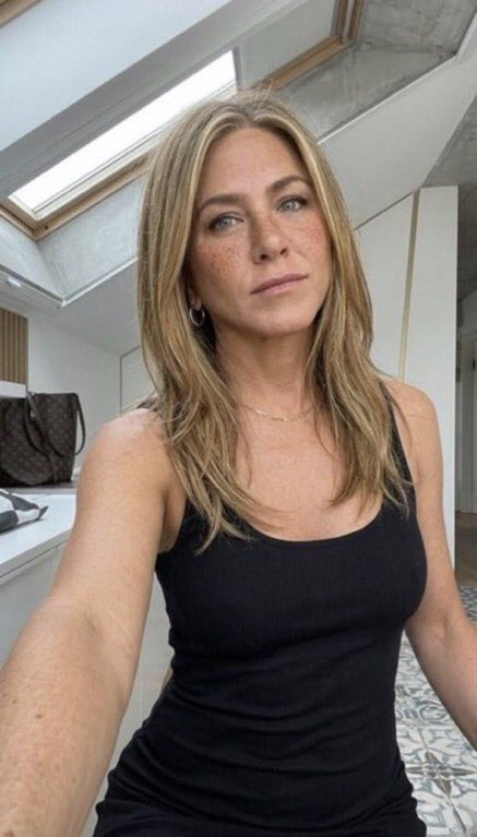 botaleb77's tweet photo. Maybe I’m single because the man meant for me is still looking for me. 😉❤️ I hope he finds me soon. #jenniferaniston https://t.co/Rpk2EhMuDT