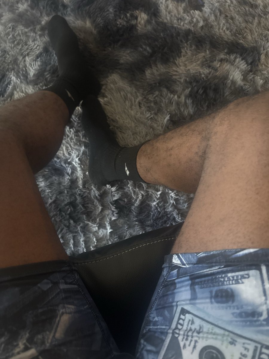 jdmon024's tweet photo. money look good on me 💰#psd #dl #ethika #malefeet #gayfeet #footfetish #footworship #mlm https://t.co/iqPATMEjyE
