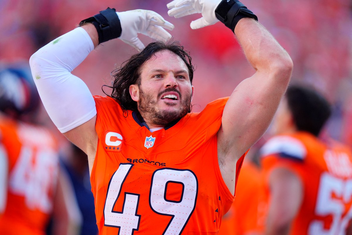 ZacStevens's tweet photo. Alex Singleton's 25 tackles through the first two weeks are the most tackles through two weeks in Broncos history. https://t.co/MgsbEwWGug