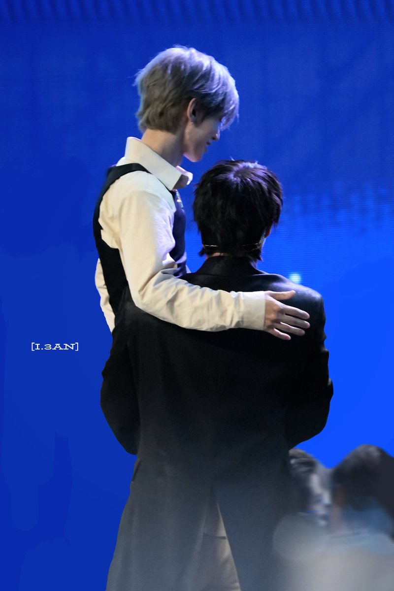 hrleykng's tweet photo. ทรวดเคะทรงเมะตามแบบประชานิยมมาก รูปนี้ยังกะปกฟิคปกคอมิคบีแอล https://t.co/68l7Dt6AXE