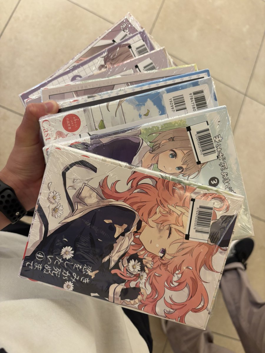 NERANKUN222's tweet photo. 特典の為に全巻買ったぜ！(全巻買うの3回目)
質問なんですけど、メロンブックスってグッズどこに売ってるんですかね？笑
 #きみ死ぬ #きみが死ぬまで恋をしたい https://t.co/l87wvFduTb
