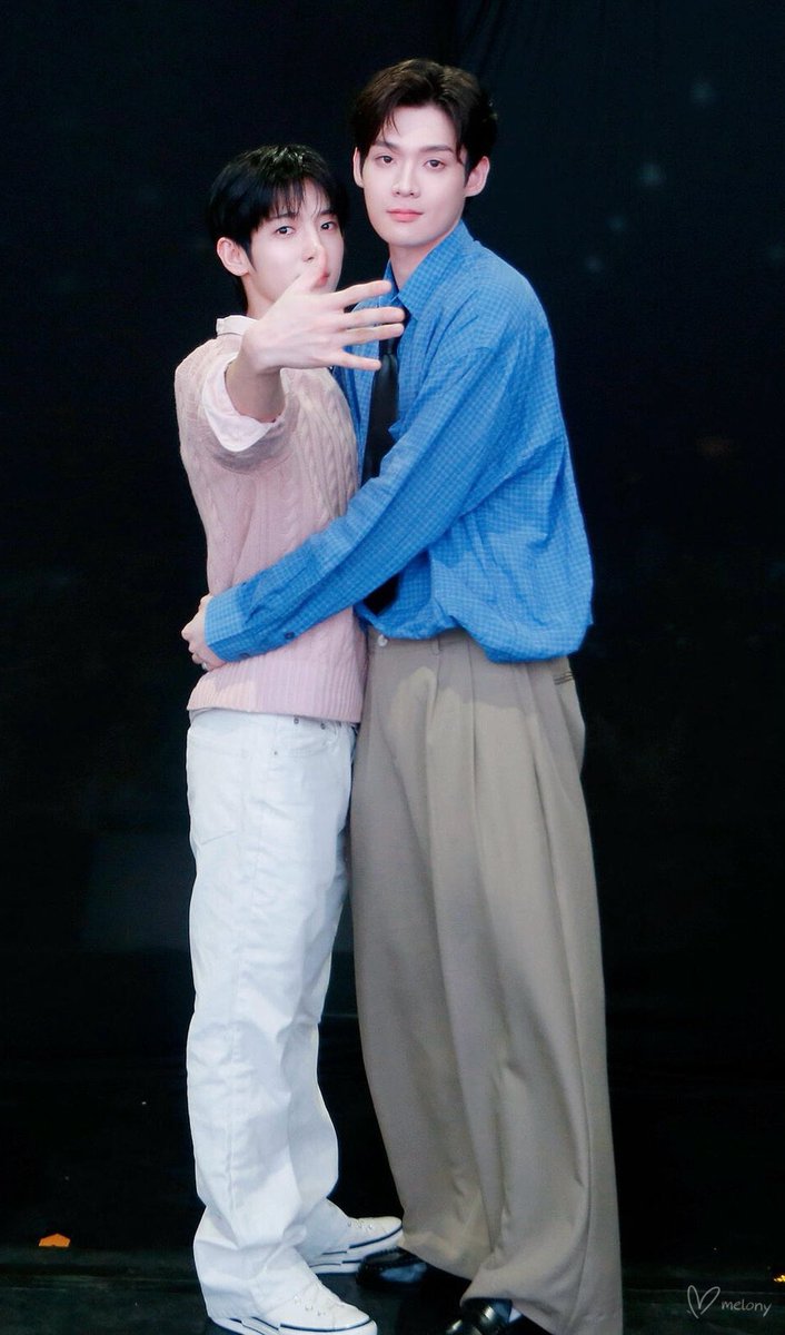boyslovehub's tweet photo. #YoonWoo serve the perfect height difference in photos from a recent fan meeting. https://t.co/PKwD5hz3IN
