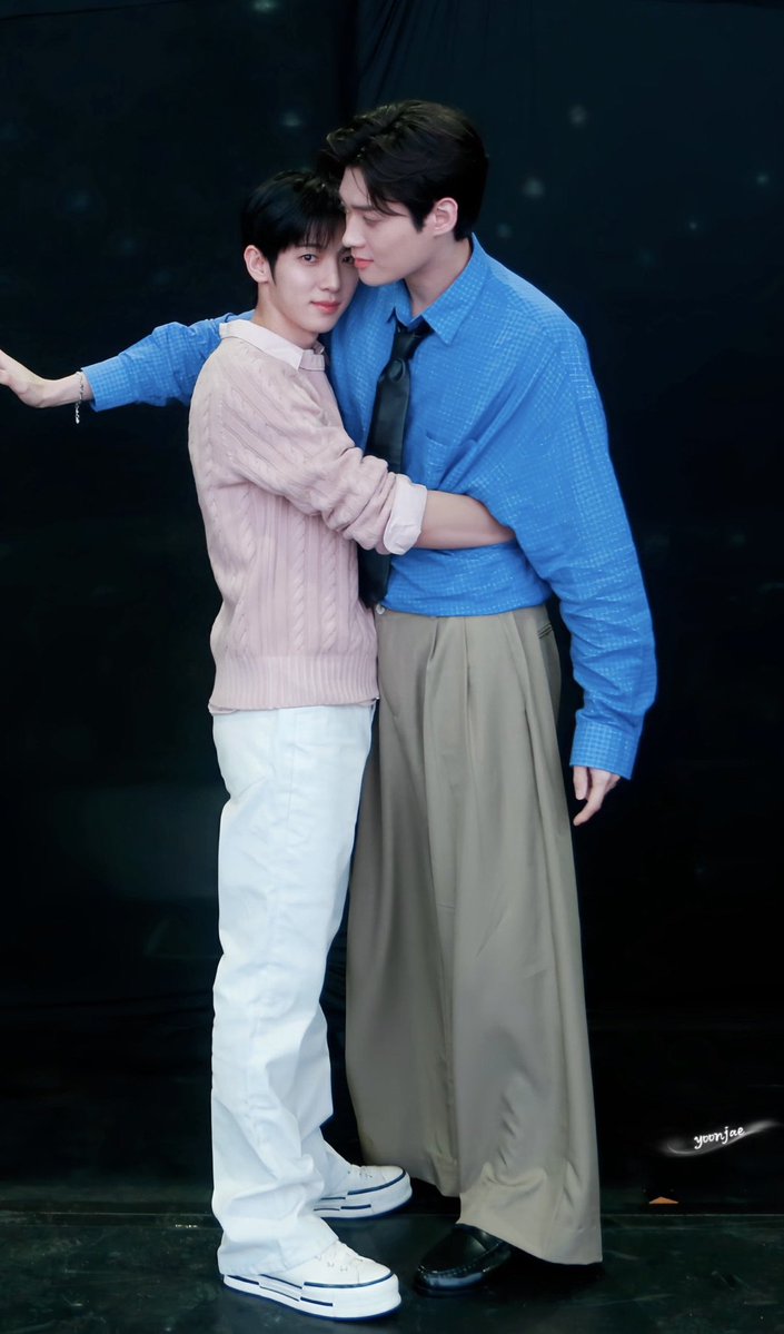 boyslovehub's tweet photo. #YoonWoo serve the perfect height difference in photos from a recent fan meeting. https://t.co/PKwD5hz3IN