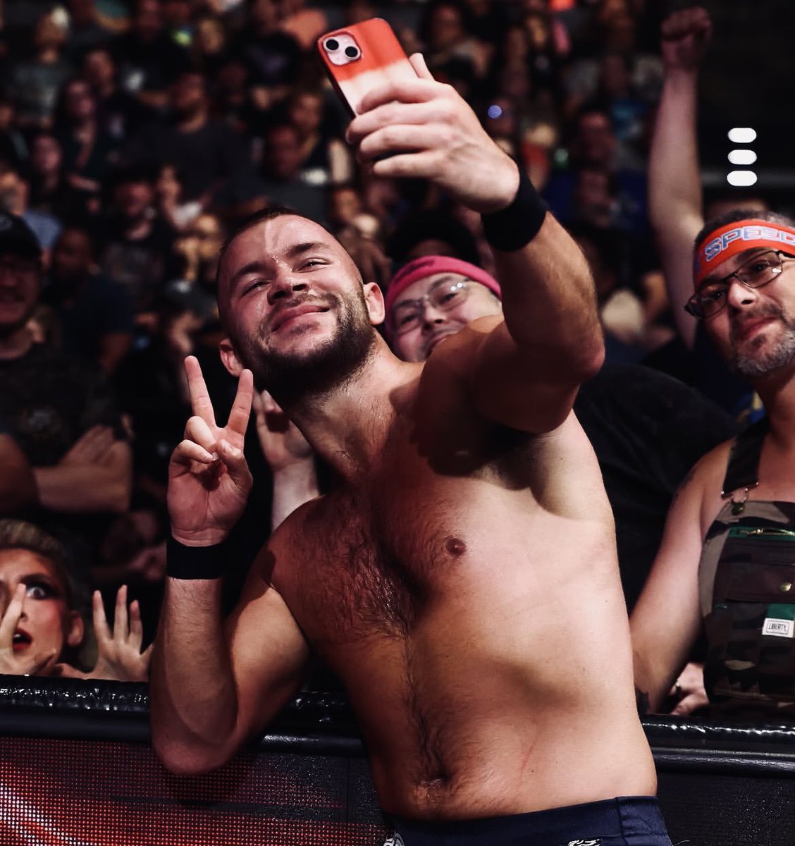 IGOTTHATDOGINME's tweet photo. but first. 
lemme take a selfie. 🤳✌🏼 https://t.co/exxQiRKPi2