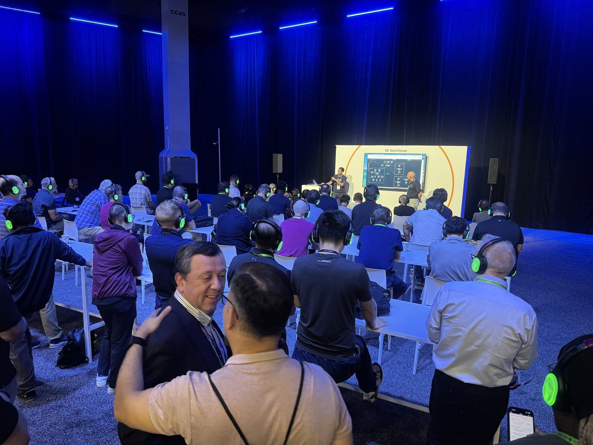 SineLanguage89's tweet photo. Systems Tech for 5 large theaters + silent disco @ Cisco GSX in Las Vegas. #LAcoustics #Kiva #x8 #Yamaha https://t.co/N5ZdweUyui