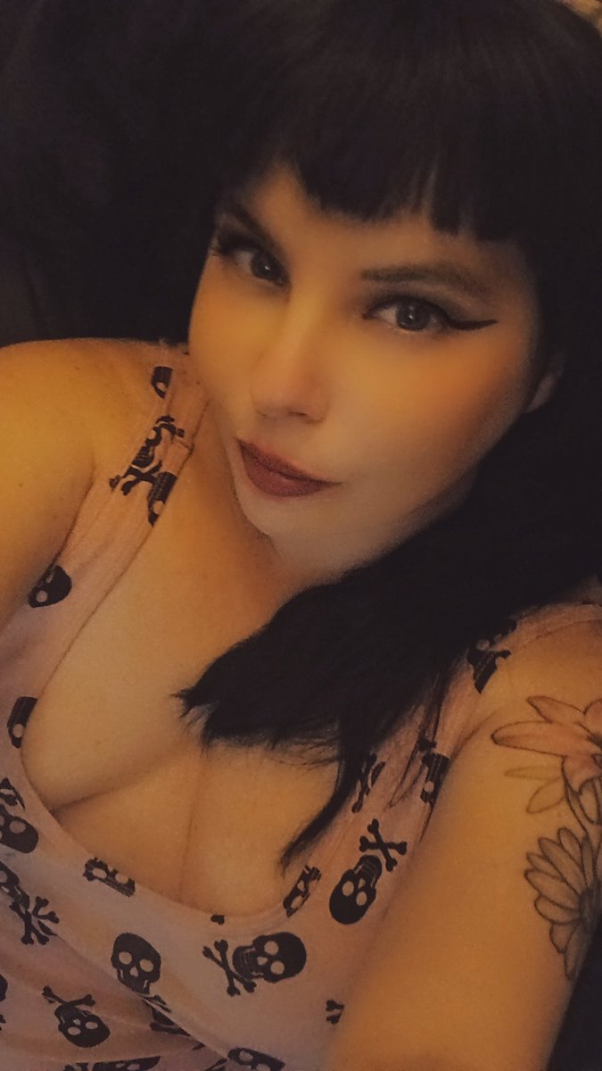 FreyaGodd_ess's tweet photo. Apparently my pixlated feet pics are to sensitive for muskrats site 🙃.  So mommy will only be posting selfies. 

Its for the best I suppose. Little losers dont deserve anything else anyways

Findom || Findomme || Finsub || humanatm || walletslut || kink https://t.co/rniGcczWLW