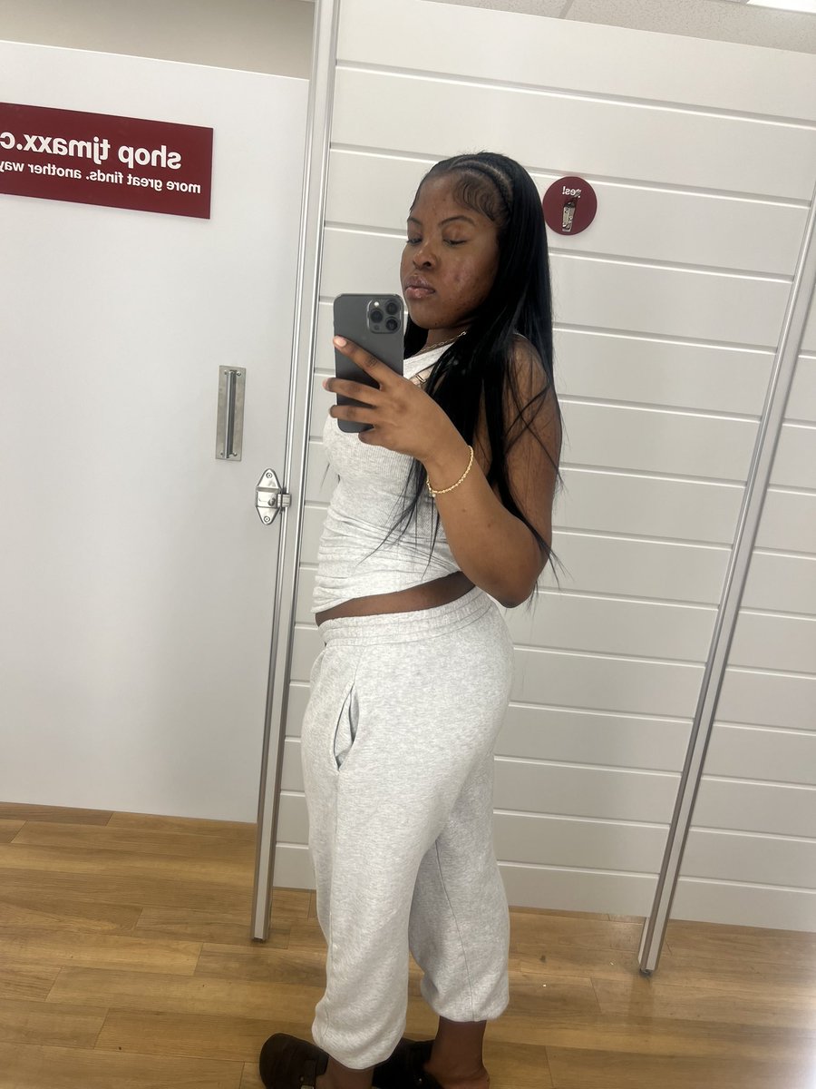 Charlie11058252's tweet photo. Was trying to give off guard model this day ๐ #Tjmaxx #baddie #relatable #sugarbaby #findom https://t.co/WmTybB46iQ