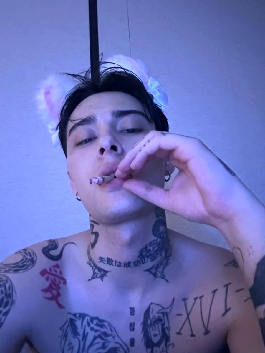 lqsciivia's tweet photo. ㅤㅤㅤ

—, Fuí obligado a ponerme las orejas, puedo ser obligado pero jamás domado, dulzuras. Provecho a quién esté fumando a esta hora también.

ㅤㅤㅤ https://t.co/bJf7NYBFSl