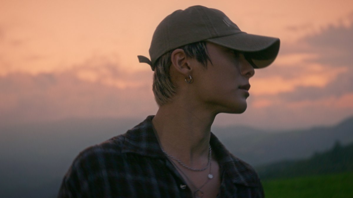 official_junhee's tweet photo. JUNHEE 'Forever young' Visualizer (Full Audio)

https://t.co/KEyv0ahavE

#JUNHEE #Foreveryoung
#LOVEMETHOD https://t.co/mkCP1QTiY7