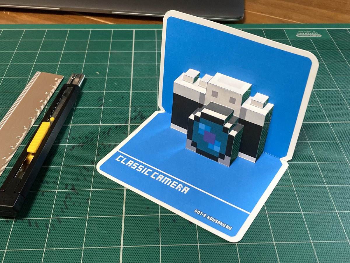 DotEKousakubu's tweet photo. ピクセルアートパークで見てもらうドット絵ポップアップカードの試作品ー！
切り折り線の目立たせ方で悩んでます✂️

目立たない方が組み立てた時の見た目は良いので🤔

#ドット絵工作部 https://t.co/7295gv0wH1