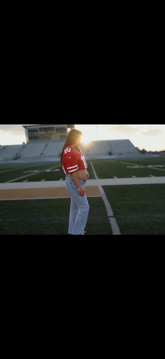BriMunoz_'s tweet photo. Halfway to meeting our little MVP ❤️🏈 https://t.co/1fTD8Ly7Ba