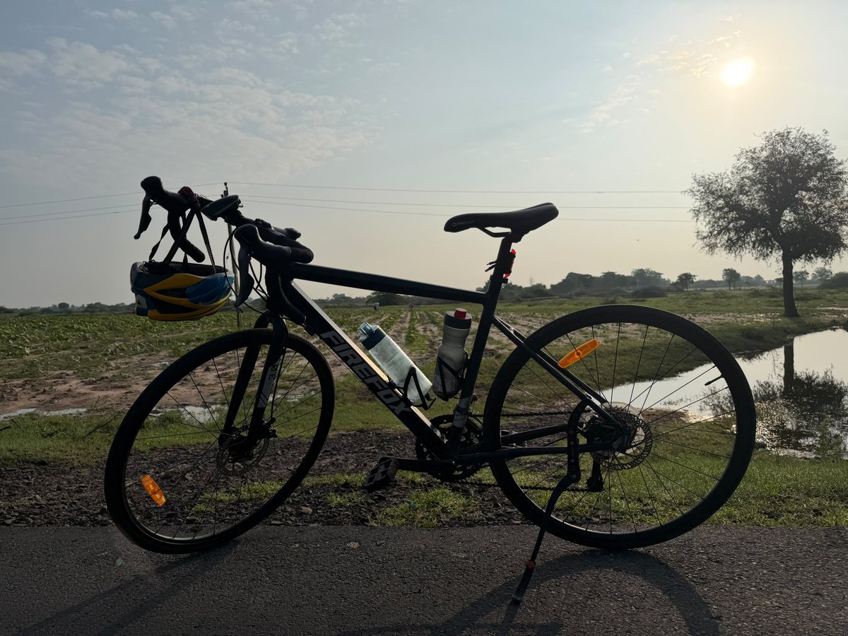 nish_builds's tweet photo. 158 km on a bicycle.

Broken, painful elbow.

36+ hours with almost no sleep.

2 absolute crackheads for company.

Darkness, sunlight, scorching heat, clouds, and rain. Saw it all, except snow.

A weekend of pure adrenaline. https://t.co/R8PmV3Hjpk