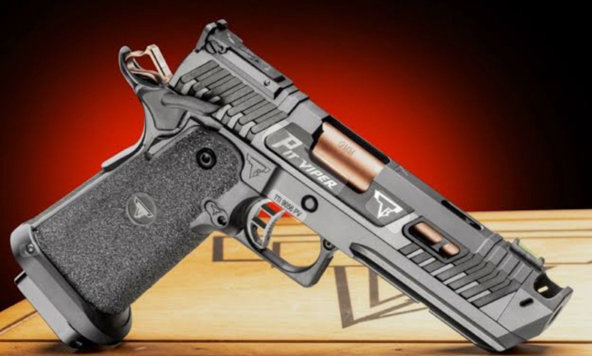 Buzzing140's tweet photo. JOHNWICKのPIT VIPER
#このツイートを見���人は武器ならなんでもいいから好きな武器晒しなさい https://t.co/5oMbDmbH8A