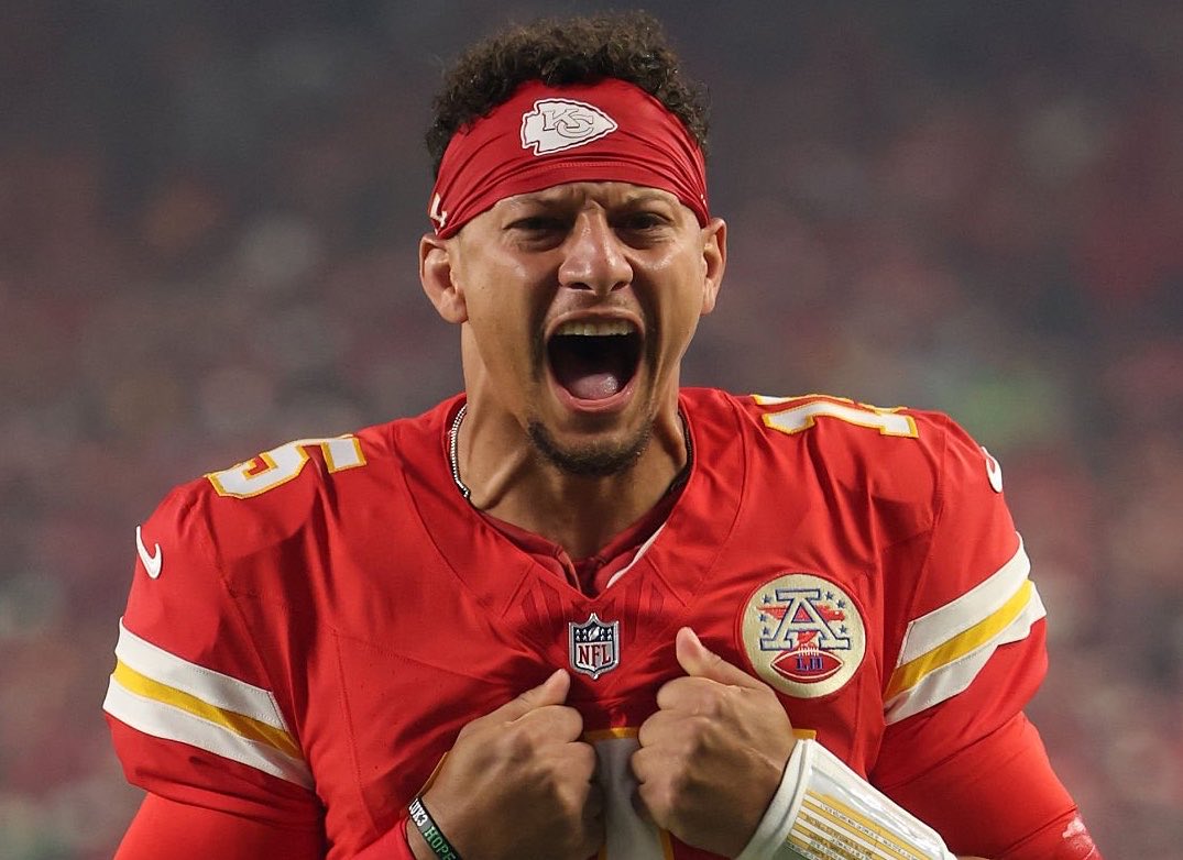 joelvmoran's tweet photo. Patrick Mahomes tonight:

68% CMP
399 TOT YDS
3 TDS
114 RTG

He’s back. https://t.co/TlwN8YSckX