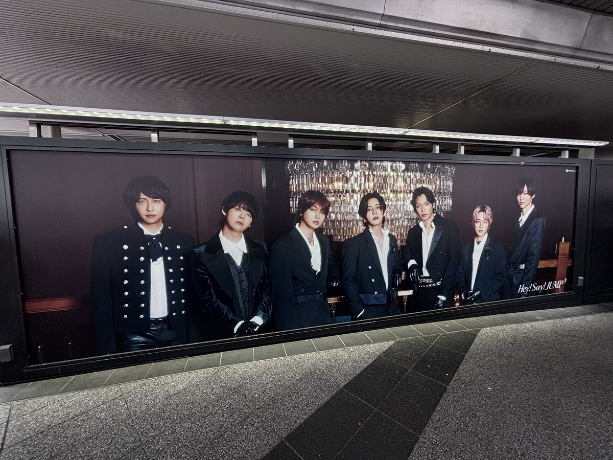 fydao5's tweet photo. JR大阪駅 バスターミナル前です🌹♥
大阪駅御堂筋南口 外の横断歩道前です
#HeySayJUMP https://t.co/EobE68bY3g