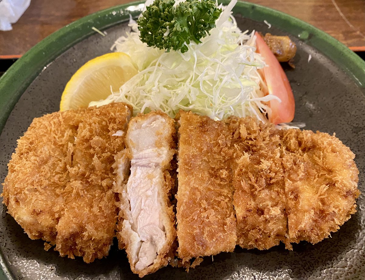 niwandee's tweet photo. いいかい学生さん、ロースカツは食えるときに食っとけ https://t.co/HZrBzj9akP