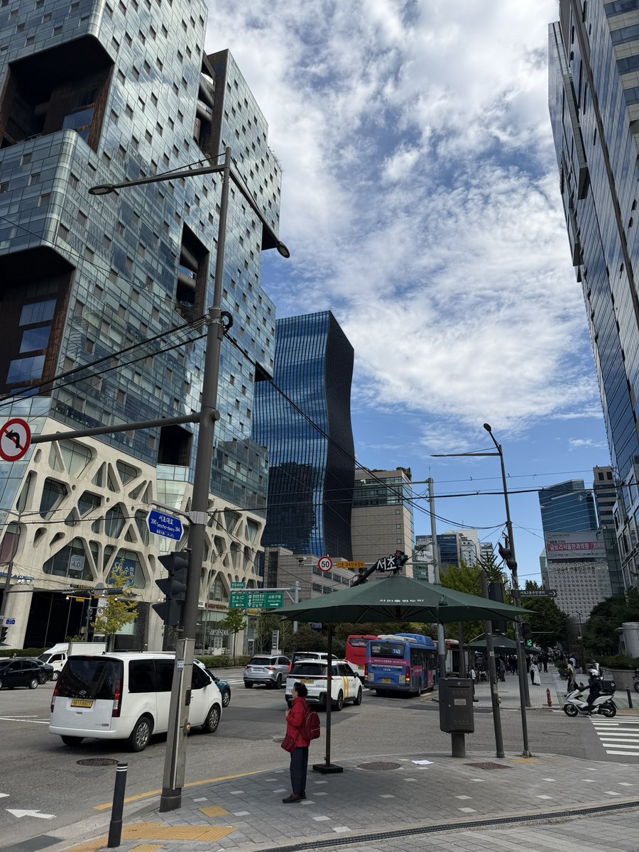 韓国天気良くて最高☀️☀️☀️ https://t.co/AyDbrPz9Xt