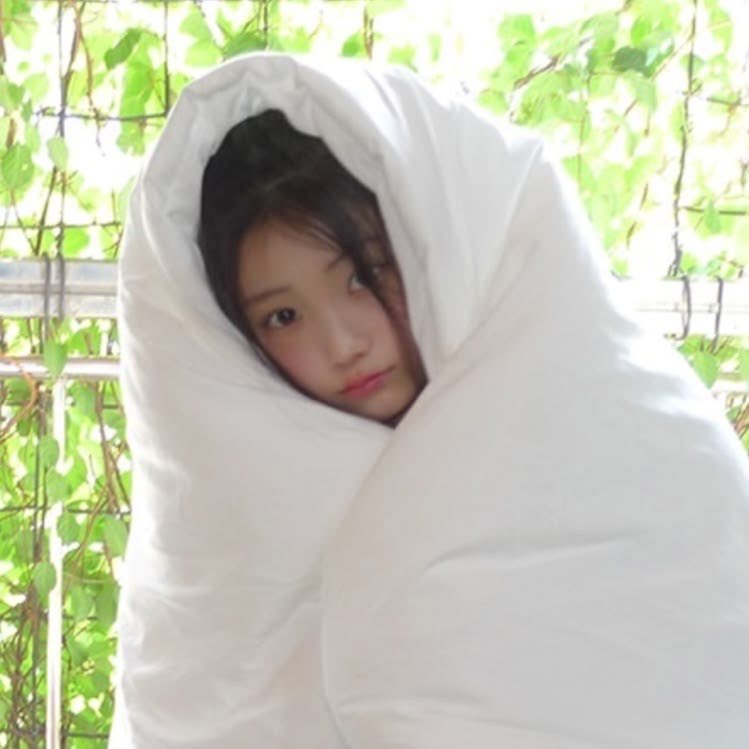 lLLIT_Wonhee's tweet photo. 글릿~ 오늘 하루 잘 보냈어요?

#WONHEE #원희 #ILLIT #아일릿 https://t.co/wfPJF0DI5C