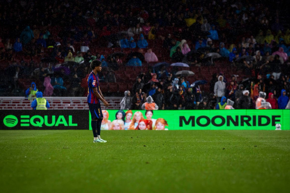 Hearts2Hearts's tweet photo. H2H lighting up FC Barcelona's home stadium with 'Moonride' ⚽️
Thank you @Spotify 💚

🎧https://t.co/pSQjYtJexr

#Hearts2Hearts #하츠투하츠 #H2H
#Moonride #Hearts2Hearts_Moonride
@SpotifyKR https://t.co/klaw2Ww8qd