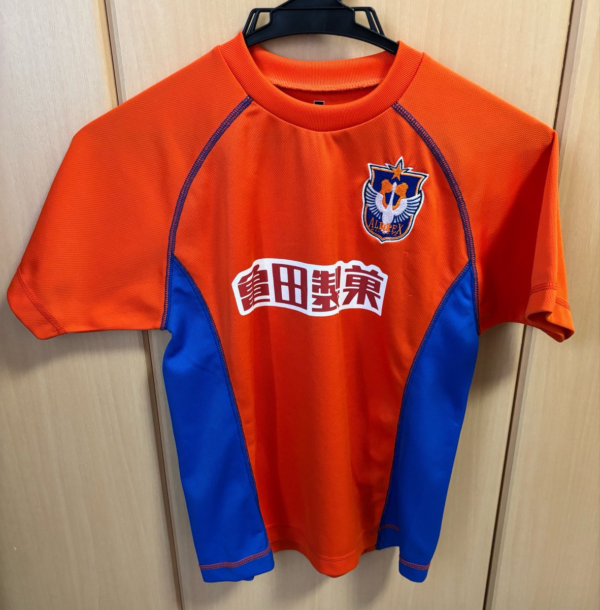 roba19964's tweet photo. いつか子供ができたら、俺が20年前にじいちゃんに初めて買ってもらったアルビのユニを自分の子供に着せてビッグスワンに行きたい

それが俺の叶えたい1つの夢

 #albirex https://t.co/iQh2NBmn3g