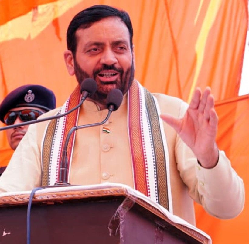 DiprHaryana's tweet photo. सरकार ने प्रदेश के स्कूलों का सर्वे करवाकर 150 ऐसे स्कूलों को चिन्हित किया है जिनके भवनों का निर्माण दोबारा से करवाया जाएगा। इन भवनों का जल्द निर्माण करवाए जाने के लिए सरकार ने 400 करोड़ रुपए की राशि जारी की है। 

इसके साथ ही जिन परिवारों के मकानों की छत कच्ची है,उन्हें पक्का करने के लिए 80 हजार रुपए पात्र परिवार को दिए जाएंगे। इसके लिए जल्द ही पोर्टल पर आवेदन मांगे जाएंगे।

- श्री @NayabSainiBJP, मुख्यमंत्री

#Haryana #DIPRHaryana #HaryanaCM #NayabSinghSaini