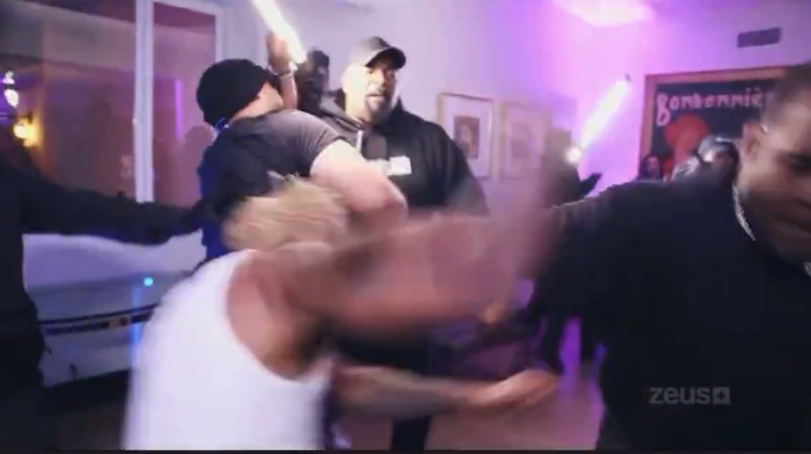 glitterpwaw's tweet photo. @MacDaddyBrae @3xoticdiorr ur actually retarded he was punching the whole time rip was knocked back from his punches alone https://t.co/r3woB0CrWL
