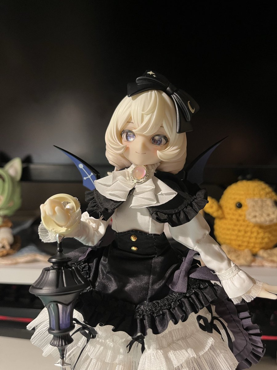 LoveBuhny's tweet photo. I got this cutie instead of “Popping” but I fell in love with her details and outfit..! The only thing I couldn’t fully love was her hair color, so I airbrushed it a lot lighter of a yellow white 💛🤍 !! Love her 100% now ! 😊
#mjd #lightnightmaretwin https://t.co/1Vll3kcEhD