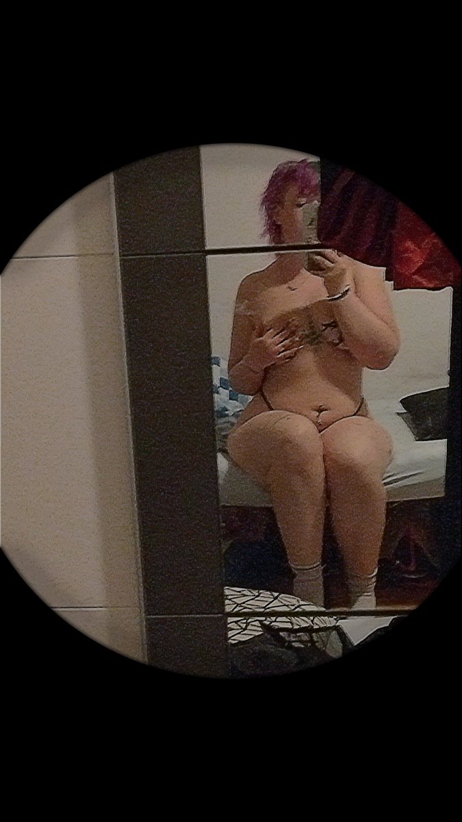_succubus_5's tweet photo. Good morning freaks 🥱💜 https://t.co/xhx5AwM2NX