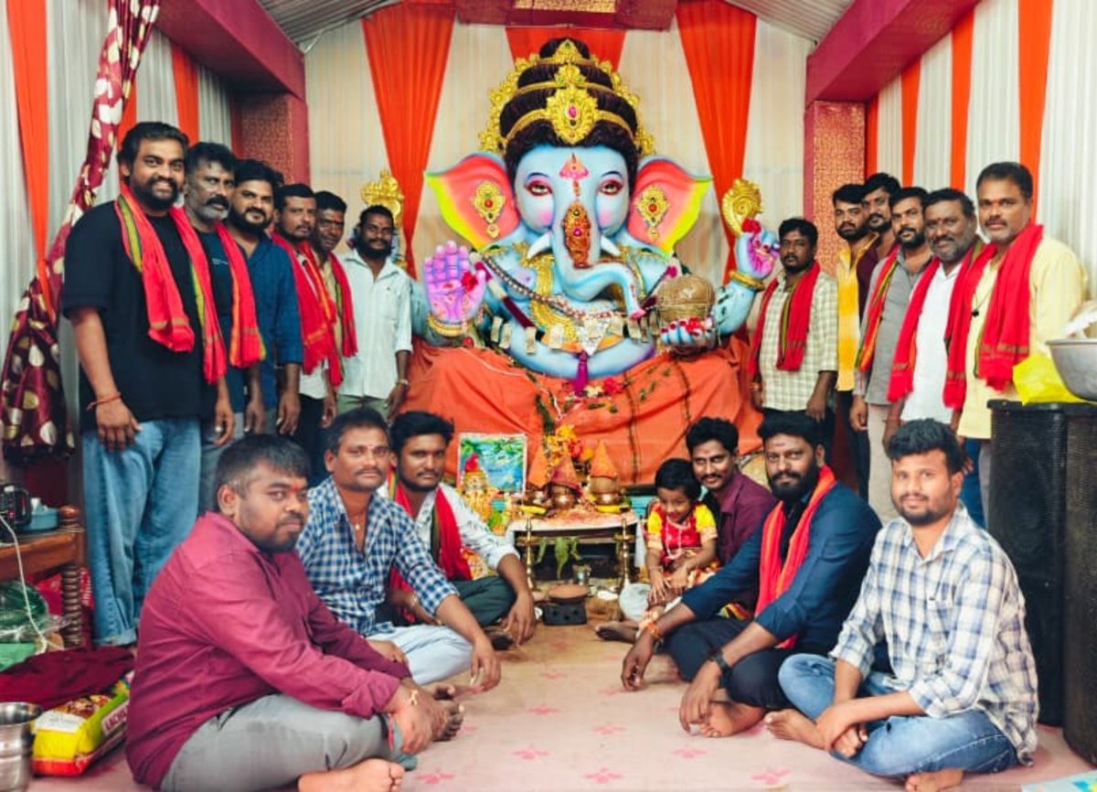 ThirupathiKore1's tweet photo. నందీశ్వర గణేష్ మండలి కృష్ణ కాలనీ శ్రీరాంపూర్ మంచిర్యాల జిల్లాలో https://t.co/BXlIN1tuM3