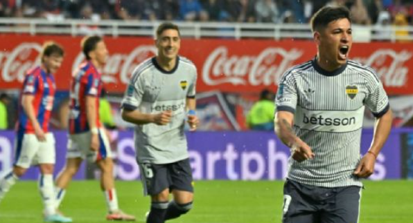 MenaoPower's tweet photo. Boca venció 2-0 a San Lorenzo en el Nuevo Gasómetro con goles de Leandro Lozano y Miguel Merentiel. El Ciclón jugó con diez desde el primer tiempo por la expulsión de Insaurralde. Tres puntos clave para el Xeneize. 

#Boca #SanLorenzo #MenaoPower

Info: ESPN https://t.co/4BqlJd7GYK