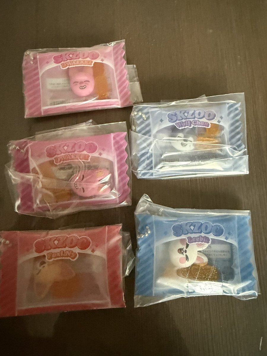 skz143_a's tweet photo. Stray Kids スキズ SKZOO シャカっとチャーム＆グミ　交換

譲　🐺　🐰　🐖🐇　🦊
求　🐿️  🐥　🐶

箱買いしたのに被りが酷く…
コンプ目的です。
条件の合う方は郵送にて交換よろしくお願いいたしす。
ある程度お纏めだと嬉しいですが、
違う場合は🐰↔️🐥とさせていただきます。 https://t.co/KV6Nk4jNP7
