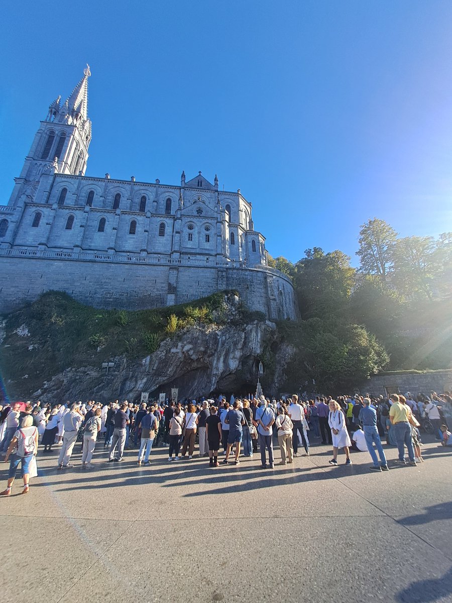 roberto_curro's tweet photo. Nostra Signora di Lourdes, prega per noi. 
Santa Bernardette, prega per noi. https://t.co/4gAqAzMpVa