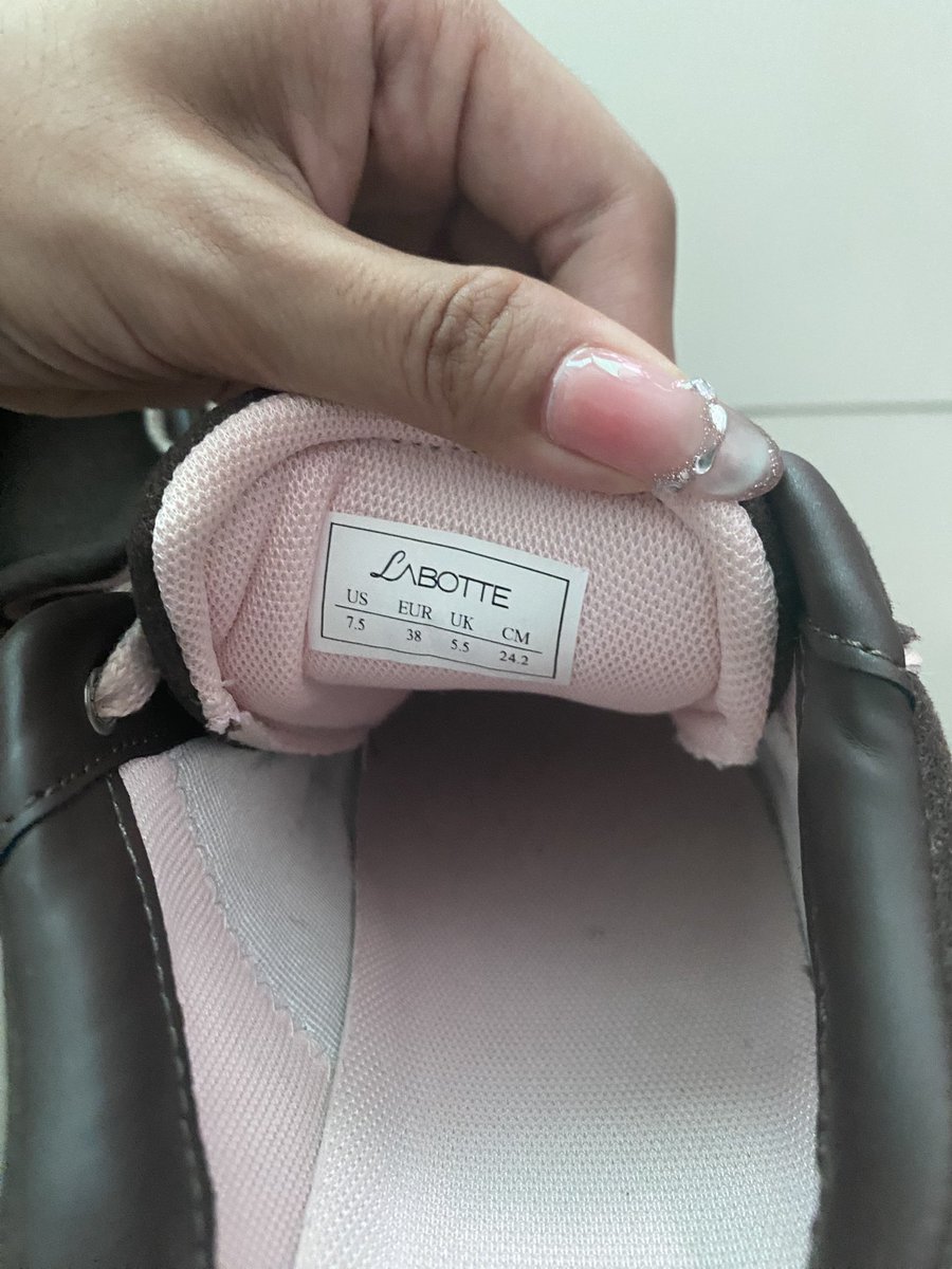 goalqua3's tweet photo. ส่งต่อรองเท้า LABOTTE คลีนเพิ่มเองน้า
ไซส์38 us7.5
300รส ไม่มีกล่องให้นะคะ
พร้อมโอนลดได้ 💯💯

#รองเท้ามือสอง #รองเท้า #ส่งต่อรองเท้ามือสอง #รองเท้ามือ2 #รองเท้า #ส่งต่อเสื้อผ้ามือสอง #ส่งต่อเสื้อผ้า #ส่งต่อ https://t.co/cbAXwGrOMC