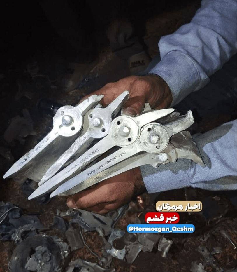 MahalaxmiRaman's tweet photo. 🇮🇷⚡️ — Photos of the #Orbiter-series reconnaissance #UAV shot down by the Islamic Republic of #Iran Air Defense Force above the #StraitofHormuz earlier today.
The UAV was likely launched by IDF UAV launch teams covertly present in the United Arab Emirates or by the UAE themselves. If it was launched by the UAE, it was acquired very recently, as the UAE isn't known to possess this system. Orbiter-series UAVs don't have enough range to go from Israeli territory to the Strait of Hormuz.