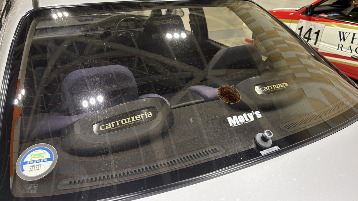 sat_nsx100's tweet photo. このシビック、新車から30年乗り続けているとか
素敵です
で、リアスピーカーのカロイルミ、これも当時流行ってましたねー
光っているのを久々に見たいです https://t.co/vE4sUUyDZt