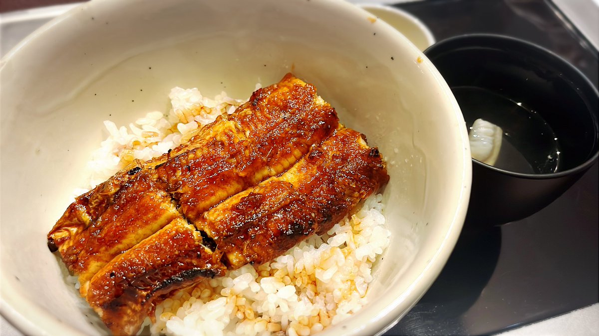 donguri_trip's tweet photo. カリッと焼かれた鰻美味しい https://t.co/oMI8S1jHnW