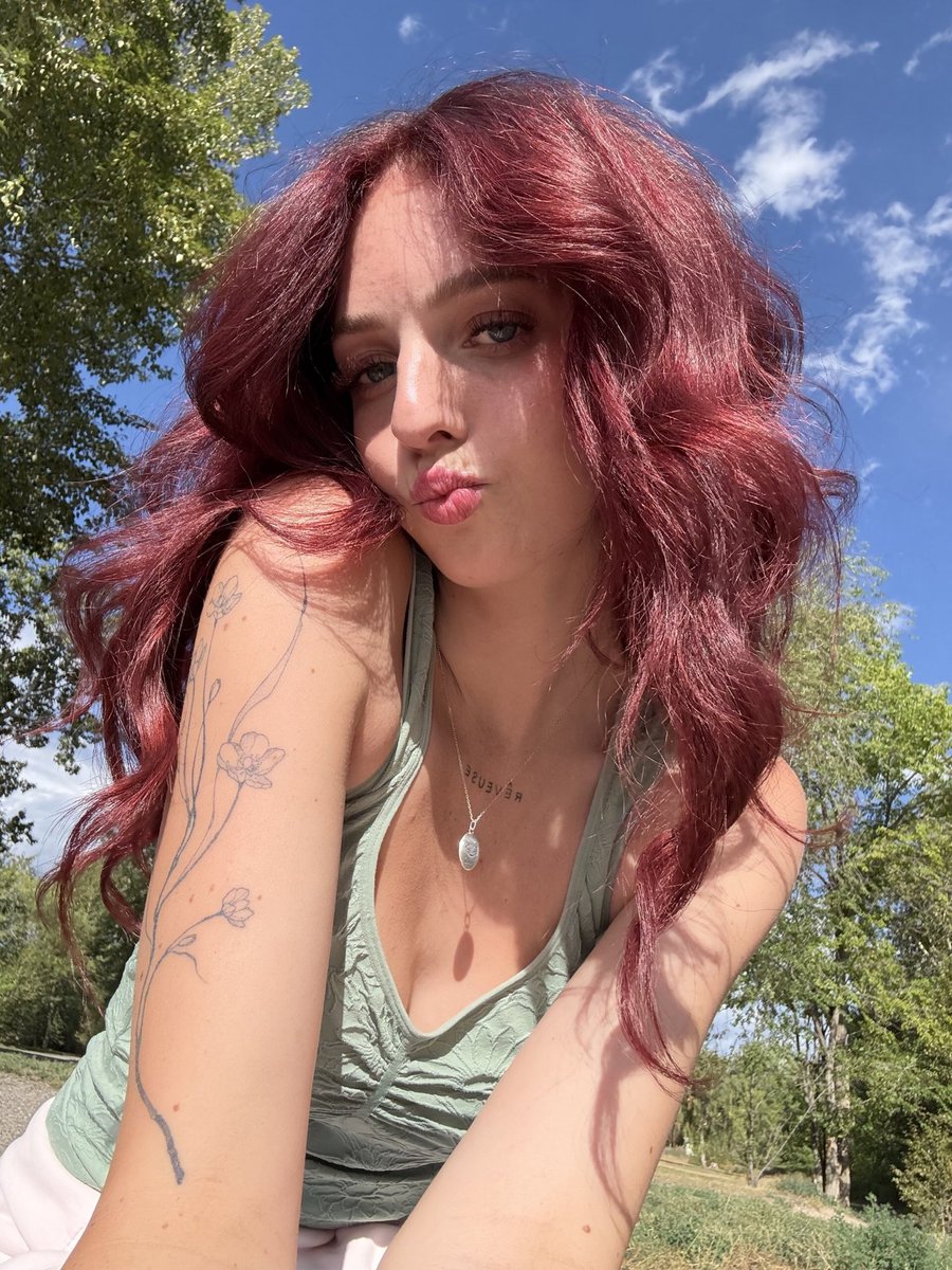 ashybbmee's tweet photo. Weather outside is pretty 😉 can you tell hmm? https://t.co/UC9TCiJPan