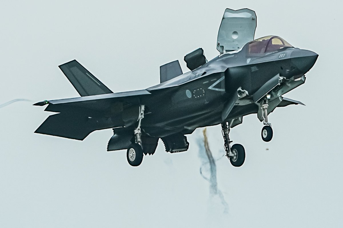 peikuna7r4's tweet photo. 昨日の三沢の航空祭で雨の日しか撮れないリフトファンから出るグルグルを撮ることが出来ました！
#三沢基地 
#三沢基地航空祭 
#これソニーで撮りました https://t.co/5JyWVkXIrC